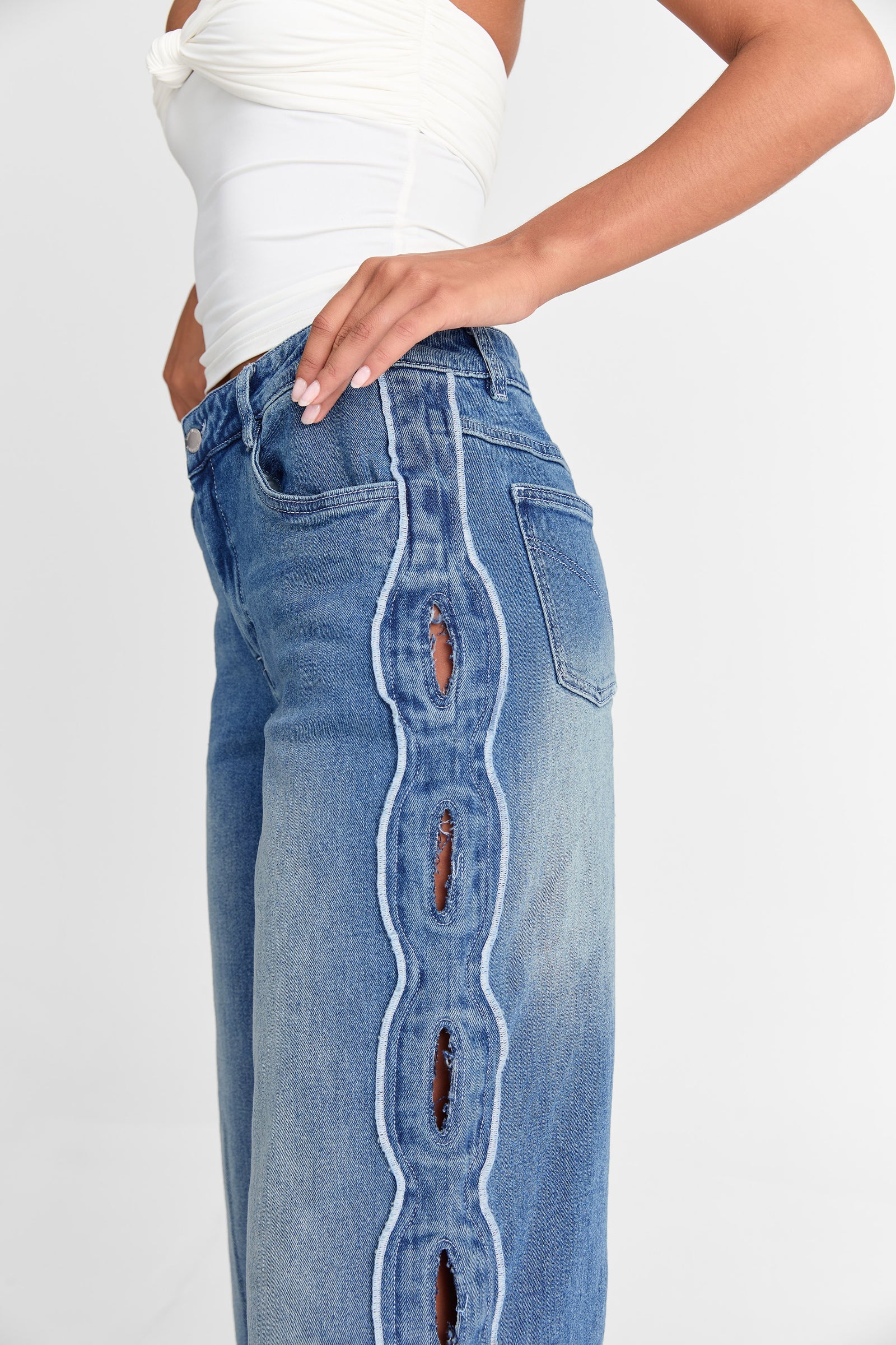 Contour Cut Jeans